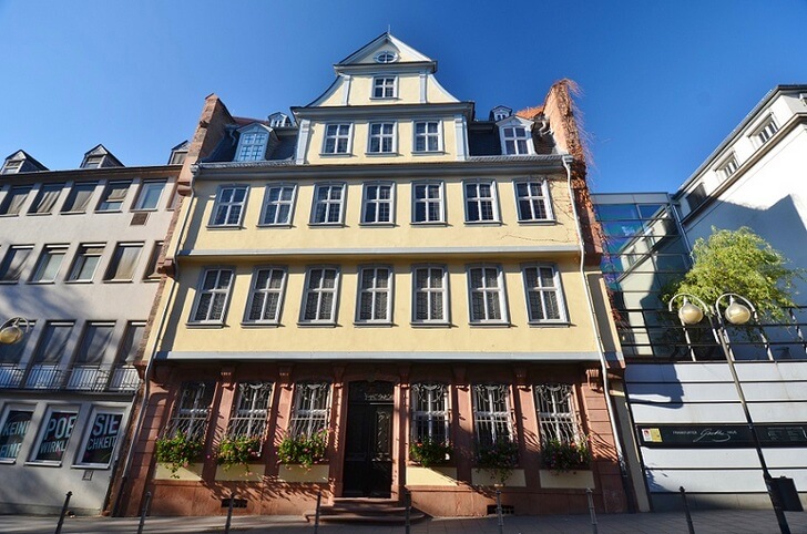 Дом Гете - главный объект во Франкфурте, связанный с именем великого поэта